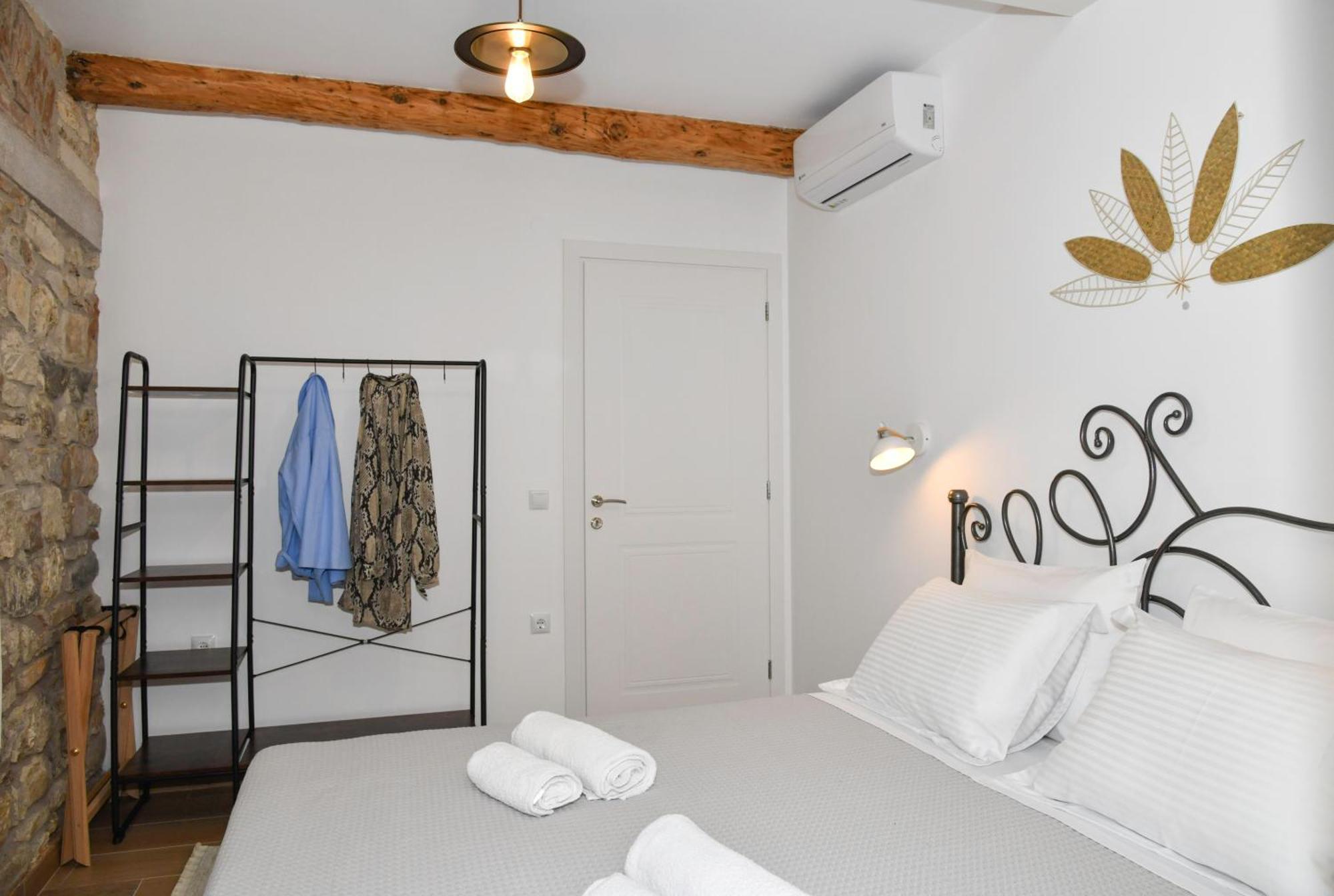 Captain Theo'S Modern Apartment Maria Lefkimmi  Exterior photo